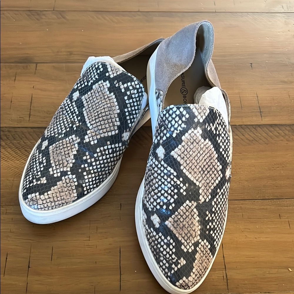 Women’s slip on sneaker